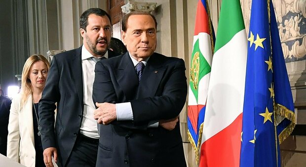 Berlusconi, oggi riunione di Forza Italia ad Arcore. Domani vertice del centrodestra a Roma