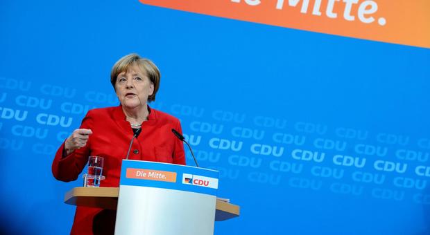 Germania, Merkel si ricandida: “Difenderò i valori democratici”