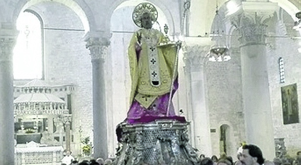 San Nicola, la processione soltanto in auto per le strade di Bari