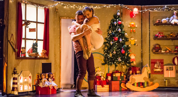 La magia del Natale al Teatro dei Piccoli: «Un regalo per due» per donare un sorriso