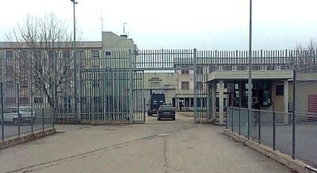 Le telecamere del carcere sono guaste, il detenuto evade: "A piede libero"