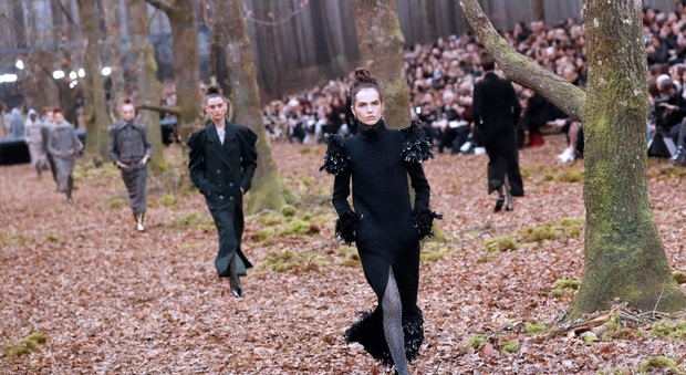 Nuova collezione 18-19: nel bosco firmato Chanel è sempre inverno