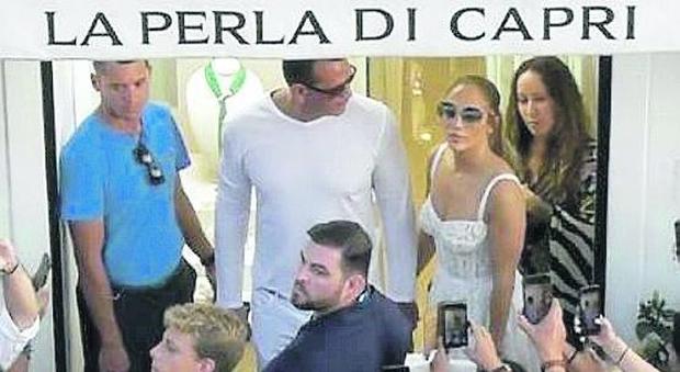 J.Lo, giro in Piazzetta e Capri va in delirio