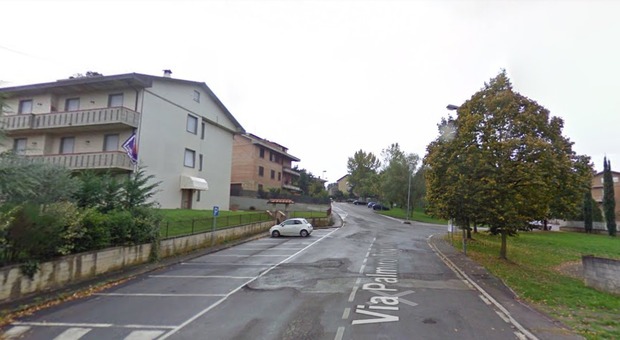 Arezzo, uccide la figlia di 4 anni e tenta il suicidio: il fratellino si salva nella casa dei vicini