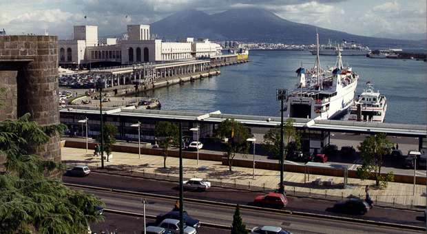 Cosco lascia il porto di Napoli ad Aponte tutto il Conateco
