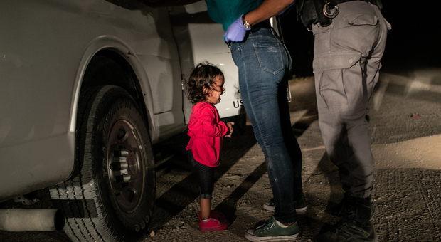 "La bambina honduregna al confine": è la foto dell'anno del World Press Photo