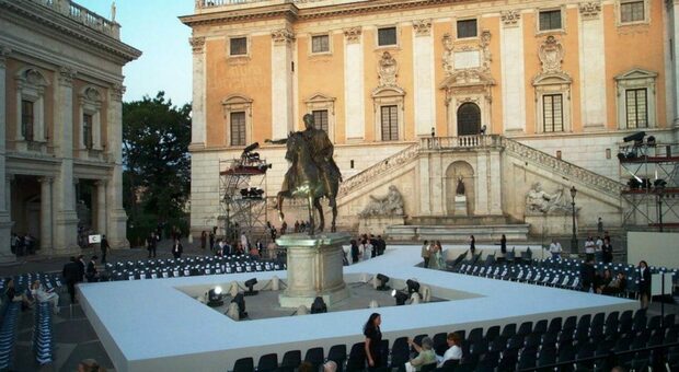 Laura Biagiotti sfila in Campidoglio, Onorato: «Roma al centro del palcoscenico della moda internazionale»