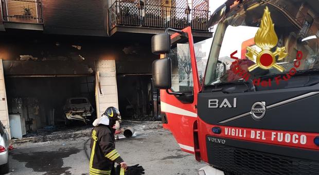 Roma, incendio in un appartamento: madre e figlia, intossicate ma salve