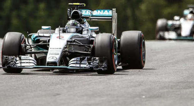 Rosberg precede Hamilton a Zeltweg