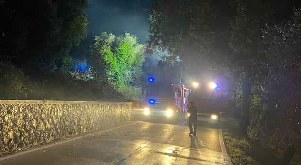 Castrocielo, incendio boschivo interrotta la viabilità in via Roma