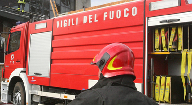 Roma: incendio in appartamento ad Acilia, donna di 67 anni in codice rosso