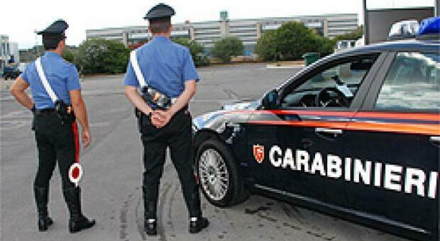 Celano, gli negano la sigaretta e li minaccia col coltello: denunciato dai carabinieri