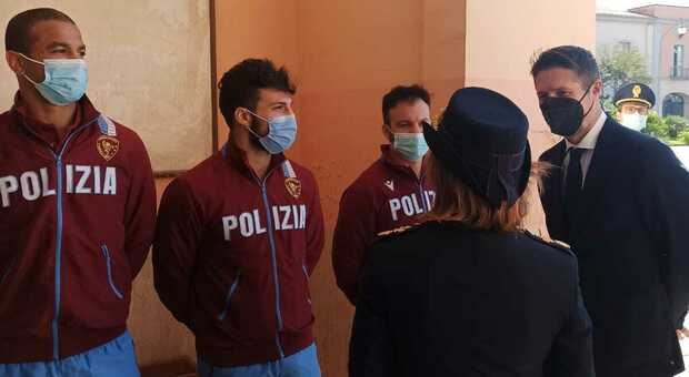 Molteni alla scuola di polizia di Caserta: «Presto taser e bodycam agli agenti»