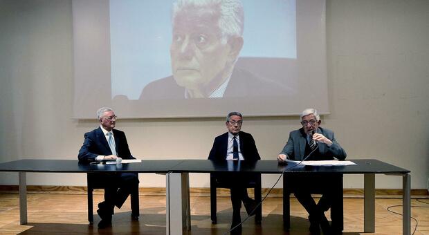 L'annuncio della candidatura di Brindisi durante l'evento in ricordo dell'ex sindaco Domenico Mennitti