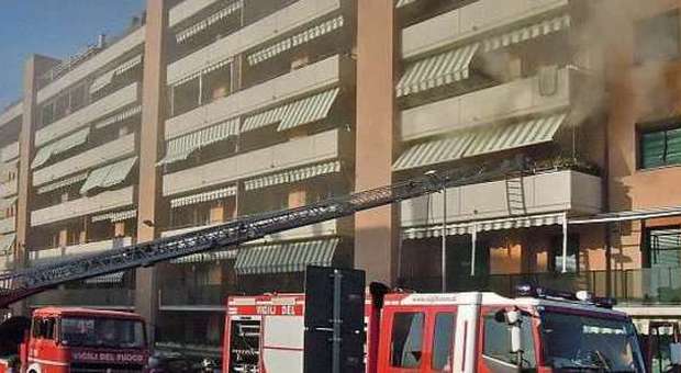 Pesaro, appartamento in fiamme Evacuata l'intera palazzina