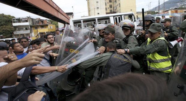 Venezuela, figlio di un abruzzese bloccato dal golpe: niente trapianto. Rischia la vita