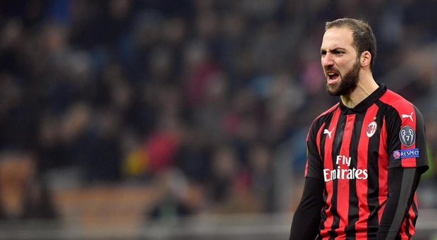 Milan, Higuain non convocato per la partita contro il Genoa: Chelsea vicino