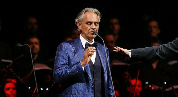Il tenore Andrea Bocelli svela la canzone richiesta da Carlo e Camilla per l'incoronazione: «Un grande onore»