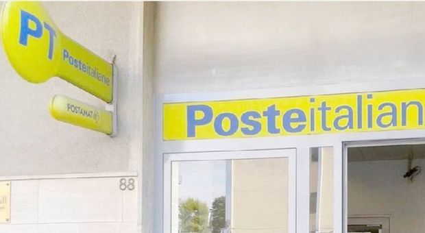 Bari, fanno esplodere postamat: rapina fallita all'ufficio postale di Loseto