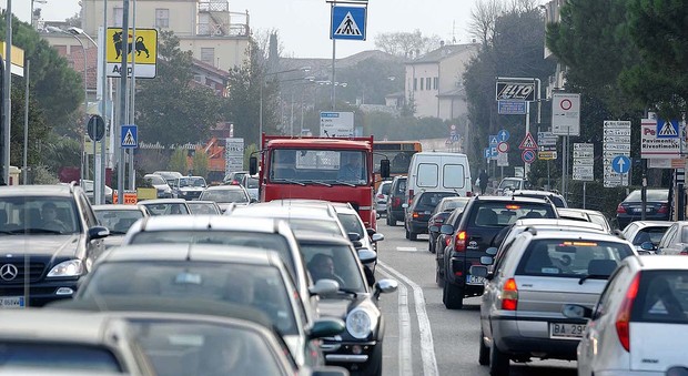Pesaro, smog fuorilegge: nuovi divieti e torna l'idea domeniche senz'auto