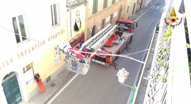 L'evacuazione dalla casa di riposo di Maiolati Spontini