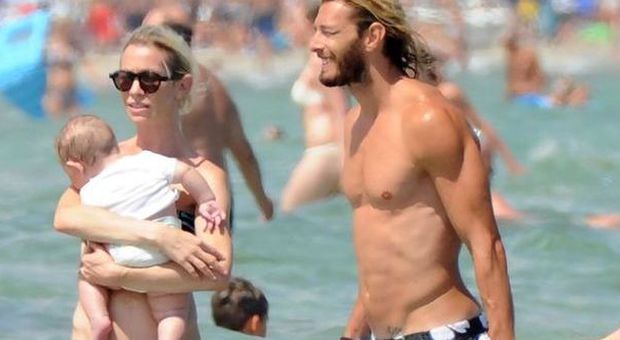 Eleonora Abbagnato e Federico Balzaretti, coppia sexy in vacanza a Ibiza