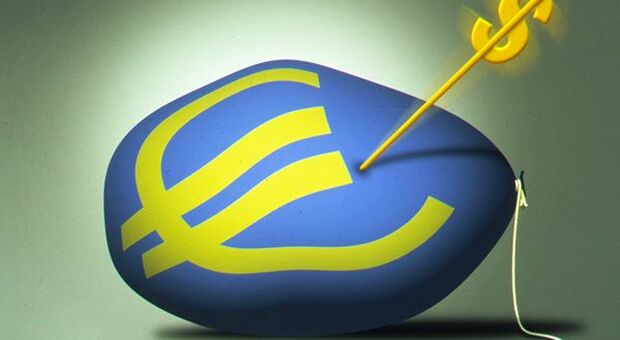 Cambi, euro accentua calo dopo decisione BCE