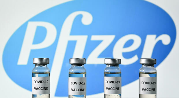 Vaccino Pfizer, l'azienda annuncia: «Efficace al 95%». Burioni esulta: «Se funziona, Covid farà la fine della polio»