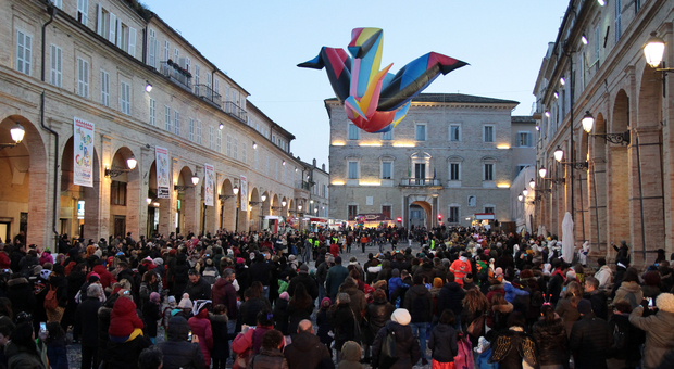 Un'immagine di archivio del Carnevale a Fermo