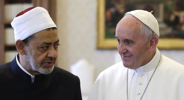 Papa Francesco in Egitto per rafforzare l'Islam moderato di Al Azhar e la Chiesa copta perseguitata