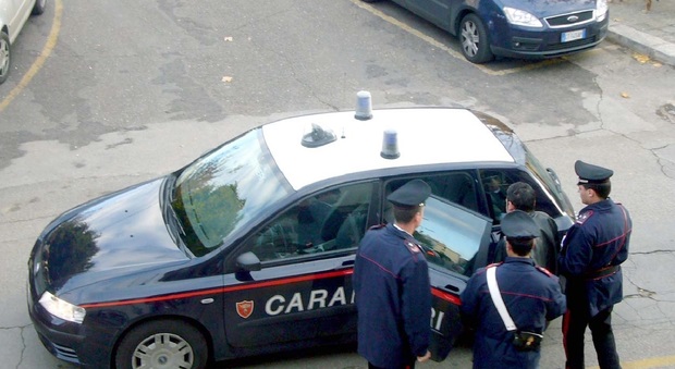 I carabinieri arrestano uno scippatore: era nascosto sotto il letto