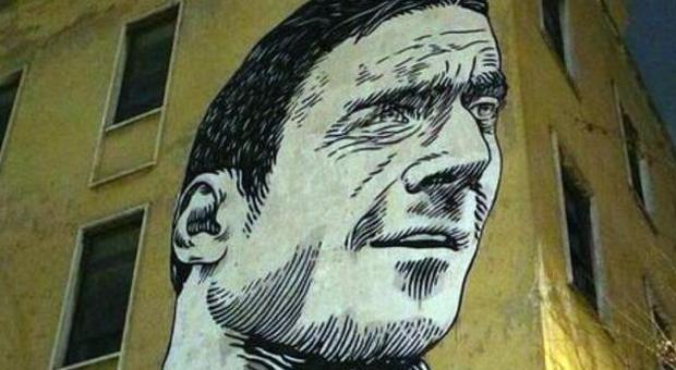 Il murales di Totti