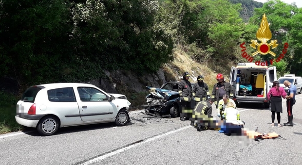 Scontro frontale fra due auto a Vittorio Veneto: tre feriti in ospedale