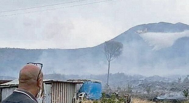 Caldo record, scoppia l'incendio sul monte Somma: scatta l'allarme