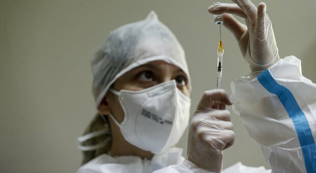 Vaccino Covid, in Italia doppia dose solo per lo 0,17% della popolazione: Lazio record, male Lombardia, ultima Calabria