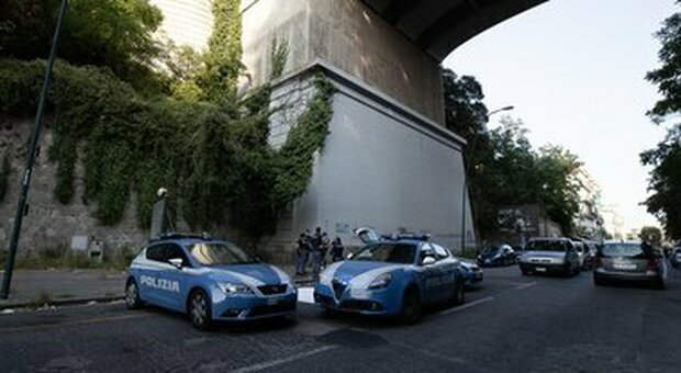 Suicidio a Napoli, 40enne si lancia dal ponte di Capo Posillipo e muore