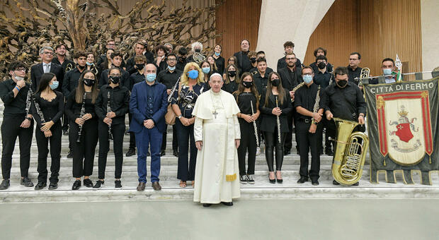 La Banda giovanile suona dal Papa e Francesco si complimenta: «Bravi, seguite la vostra passione». Ecco chi faceva parte del gruppo