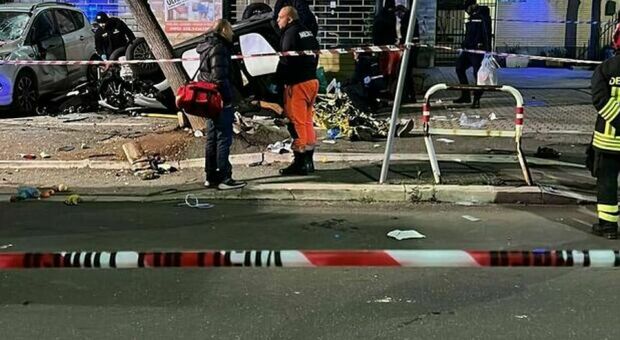 Incidente a Roma, auto con 6 persone si ribalta e finisce contro un albero: due morti e 4 feriti. Una delle vittime aveva 20 anni