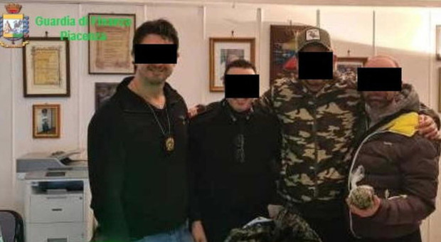 Carabinieri arrestati, nuove intercettazioni: «Al negro gliene abbiamo date un po' tutti»
