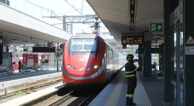 Treni, ritardi fino a 60 minuti sull'alta velocità Firenze-Roma per un guasto alla linea