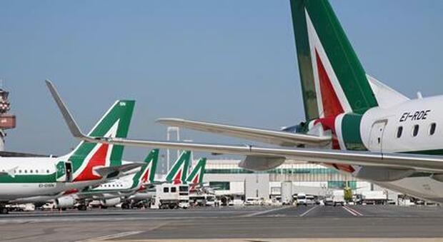 Alitalia, sfumata la vendita-blitz: solo il decreto salverà gli stipendi