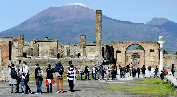 Turisti tra gli Scavi di Pompei
