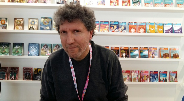Lo scrittore e illustratore Antonio Ferrara alla International Chidren'Book Fair di Bologna 2016