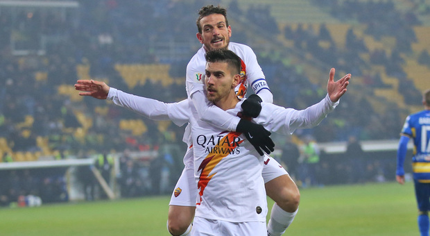 Lorenzo Pellegrini festeggiato da Alessandro Florenzi dopo un gol (foto Mancini)