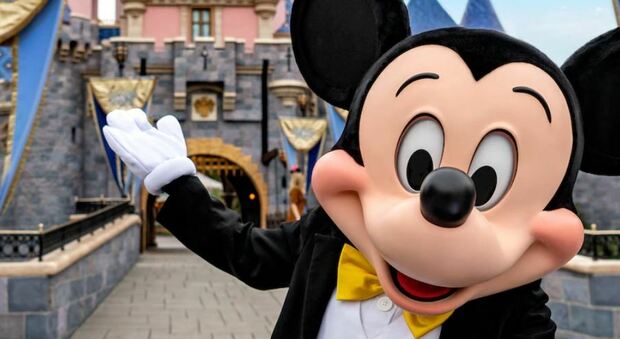 Covid, la California riapre Disneyland: capacità ridotta e uso della mascherina