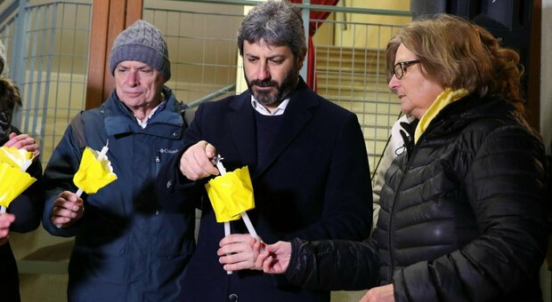 Roberto Fico a Portici «snobba» il sindaco Cuomo: «Mai l'alleanza con il M5S»