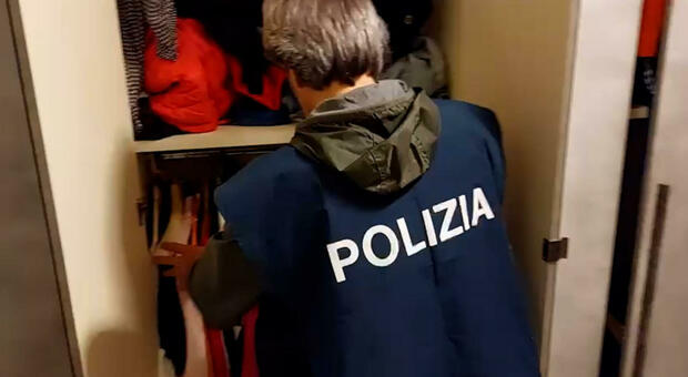 Maxi blitz a Tor Bella Monaca, dalle armi alla droga: 27 arresti
