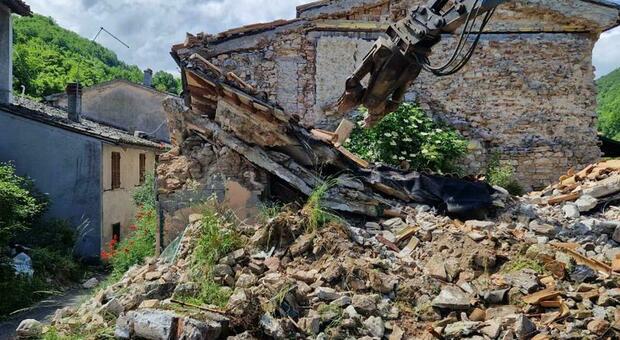 Ricostruzione post sisma, a Castelsantangelo e Visso demolizioni al rush finale