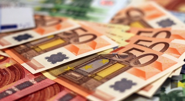 Soldi falsi, allarme dei commercianti «Attenti alle banconote da 50 euro»