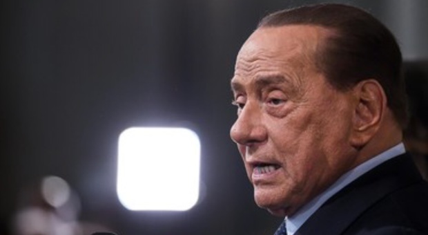 Berlusconi prende le distanze da Salvini: FI non c’entra con la destra sovranista